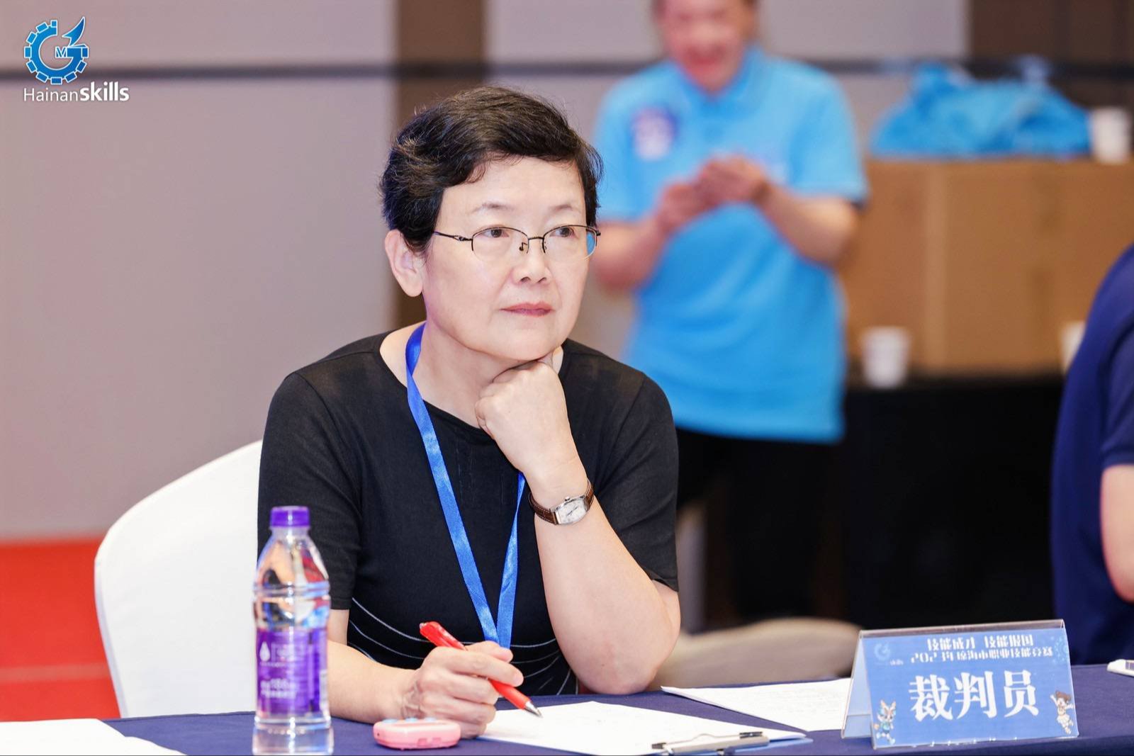 以文人风骨、严师之道 让学生“畏”之、爱之而又“像”之